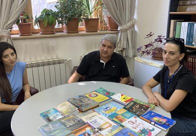 Ուրուգվայի Պատվավոր հյուպատոսի գրասենյակը նվիրաբերեց գրքեր իսպաներեն լեզվով