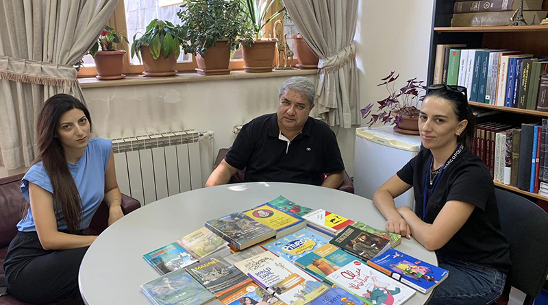 Ուրուգվայի Պատվավոր հյուպատոսի գրասենյակը նվիրաբերեց գրքեր իսպաներեն լեզվով